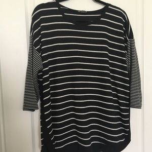 AVENUE Size 18/20 Black and white stripe top